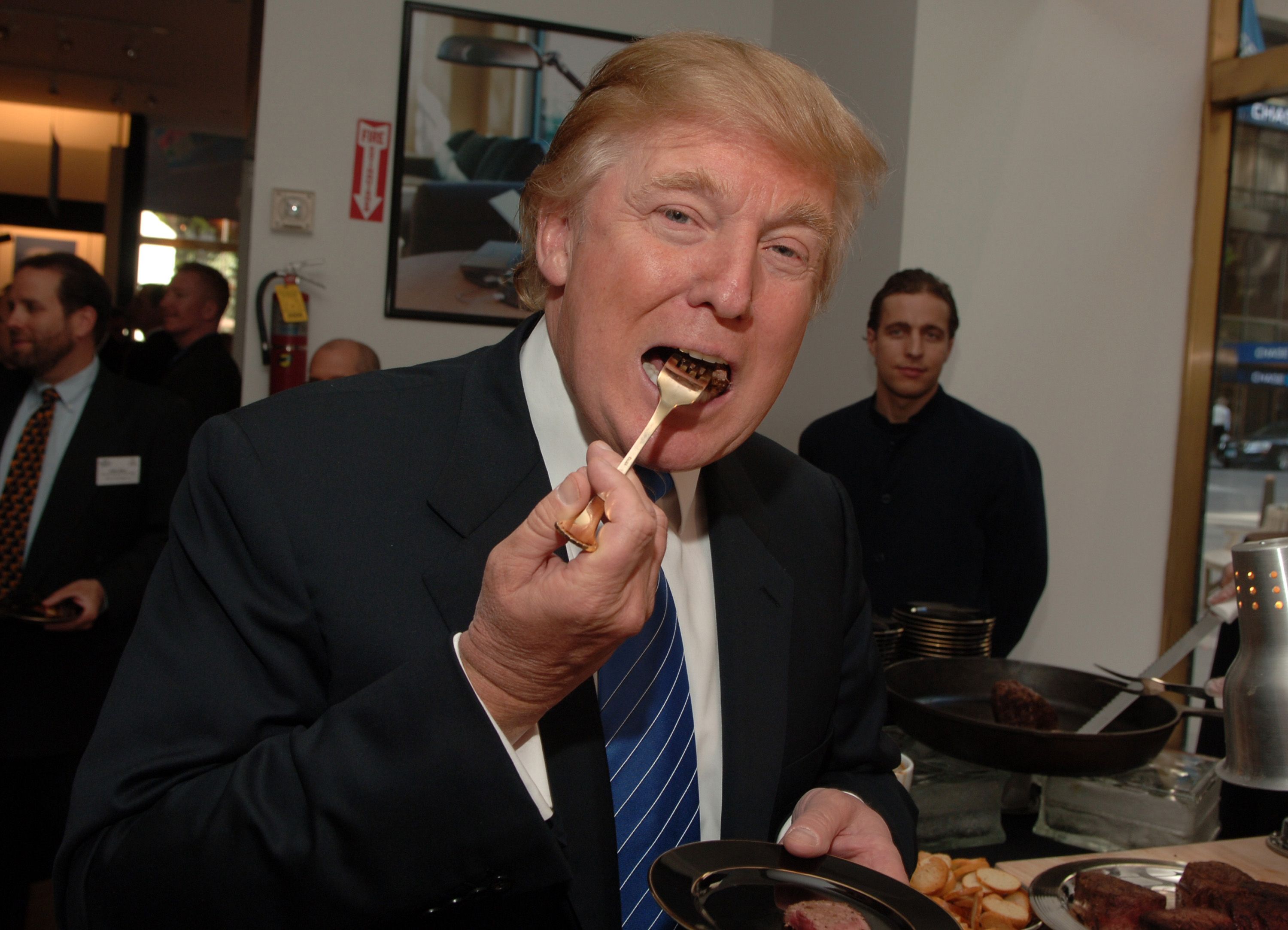 7 Tips on How to Win Dinner with President Trump Today!